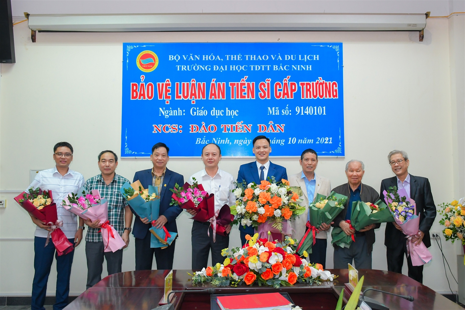 NCS Đào Tiến Dân bảo vệ thành công luận án tiến sĩ cấp Trường