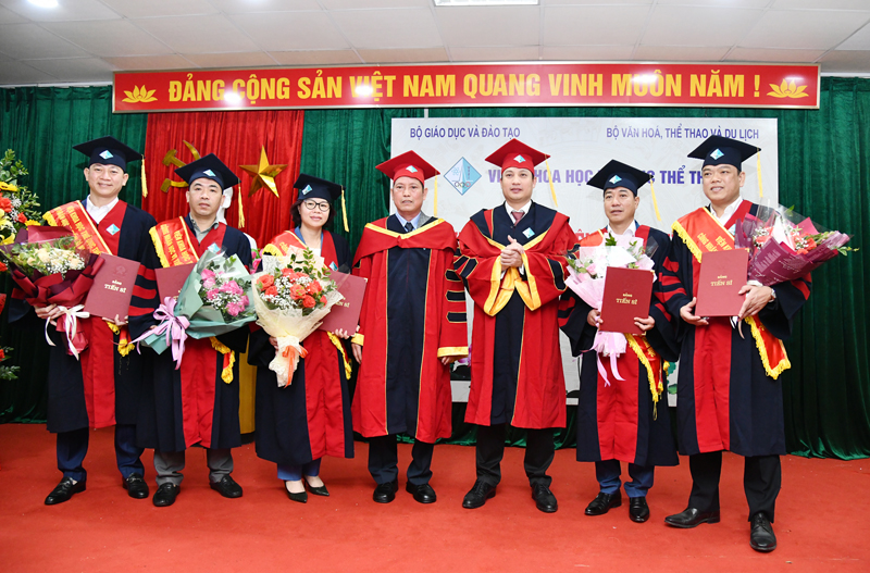 Viện Khoa học Thể dục Thể thao khai giảng NCS khóa 26 và trao bằng Tiến sĩ năm 2021