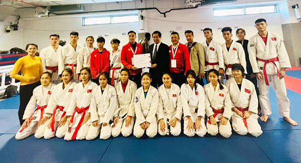 Đại sứ Việt Nam tại UAE tới thăm và động viên ĐT Jujitsu Việt Nam