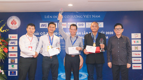 Giải Cờ tướng Doanh nhân lần thứ nhất năm 2020 gây quỹ ủng hộ đồng bào Miền Trung